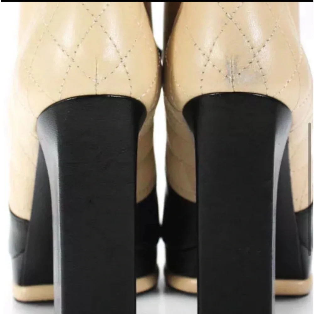 CHANEL lamb skin quilted booties - Picture 4 of 7